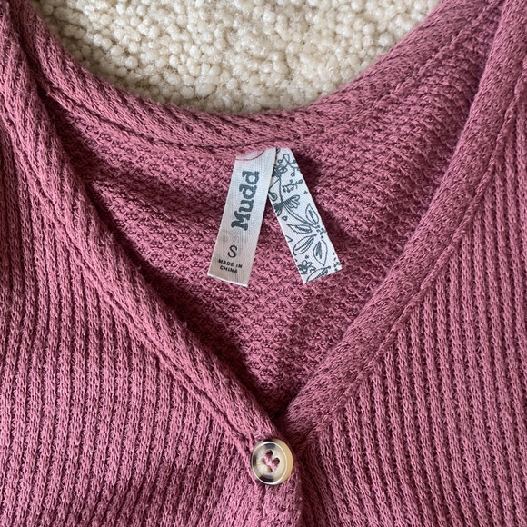 Mauve pink v-neck tank top with buttons and tie - knitted or ribbed texture - Picture 2 of 5